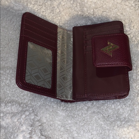 𝙰𝚅 𝚕𝚎𝚊𝚝𝚑𝚎𝚛 𝚍𝚎𝚜𝚒𝚐𝚗𝚎𝚛 𝚠𝚊𝚕𝚕𝚎𝚝 - Picture 3 of 4